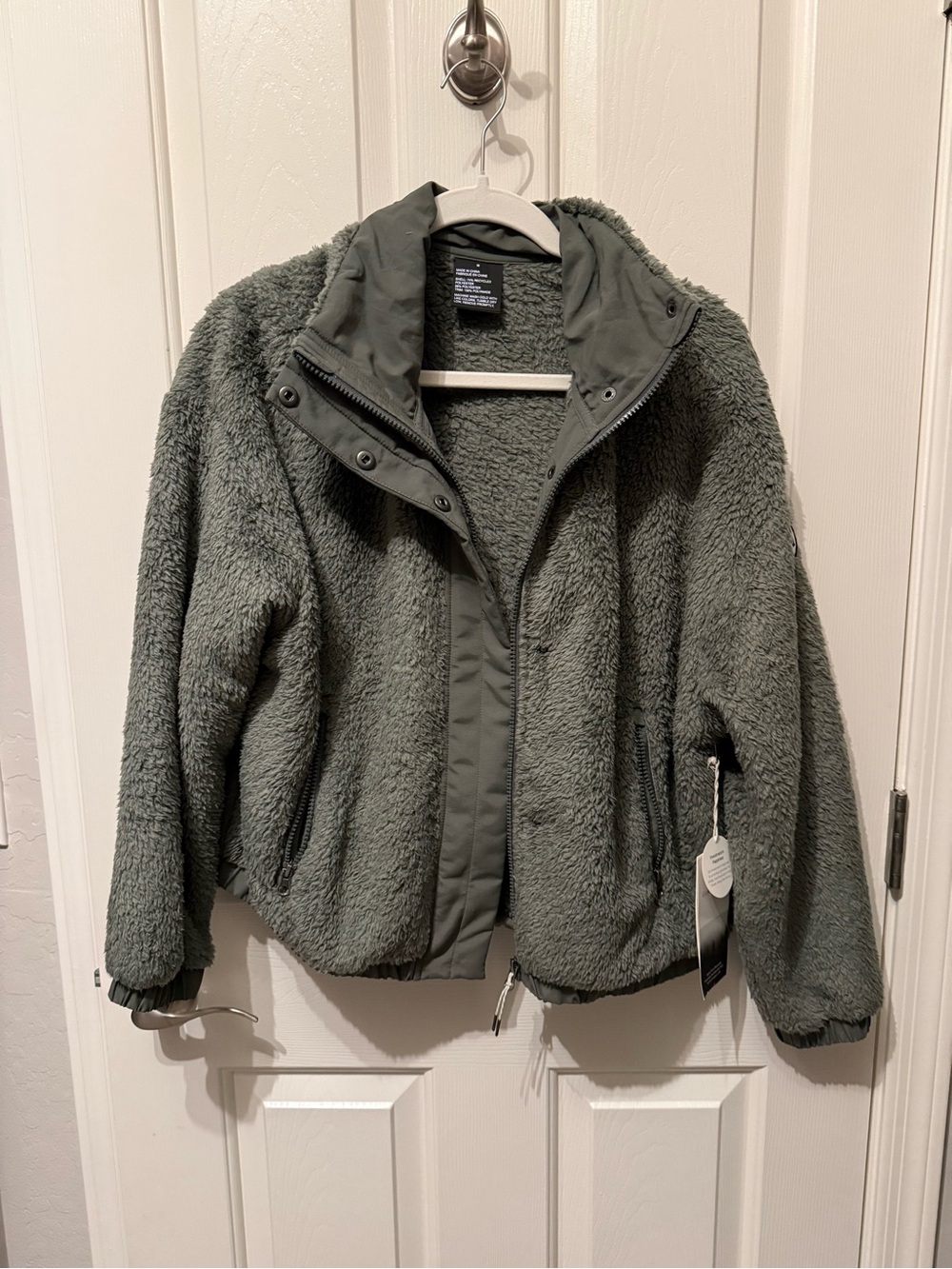 NWT Vuori Cozy Plush Sherpa Jacket in Dusty Olive